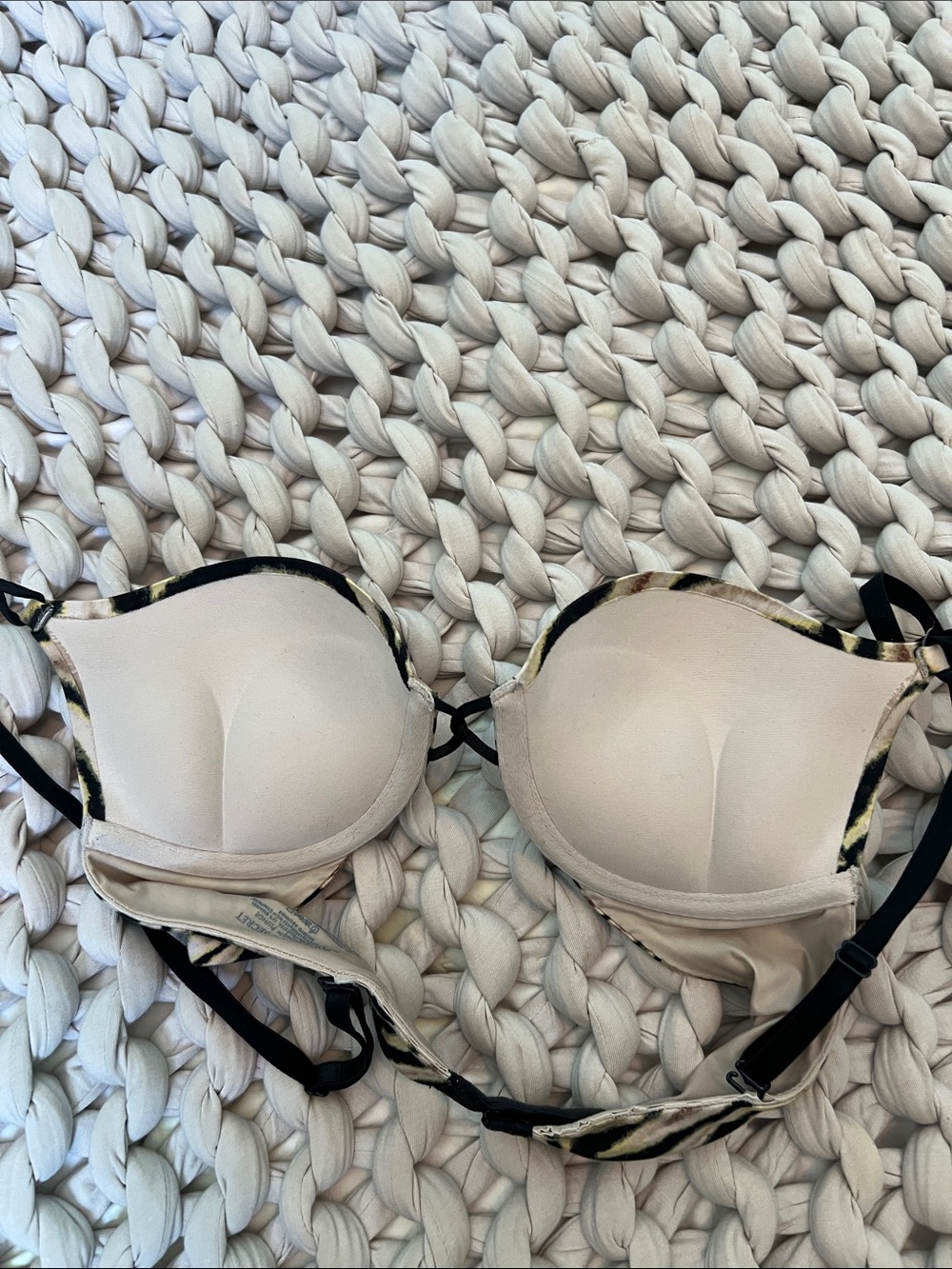 Victoria’s Secret Miraculous Plunge Bra - Picture 4 of 4